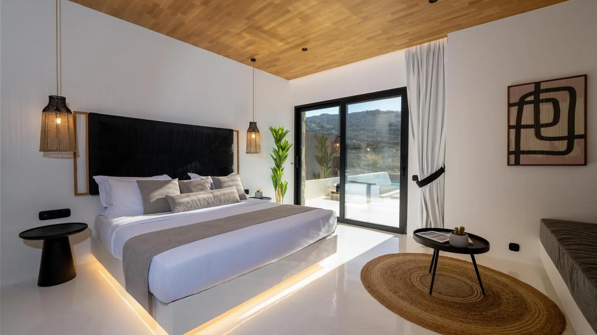 Ftelia Black Villas