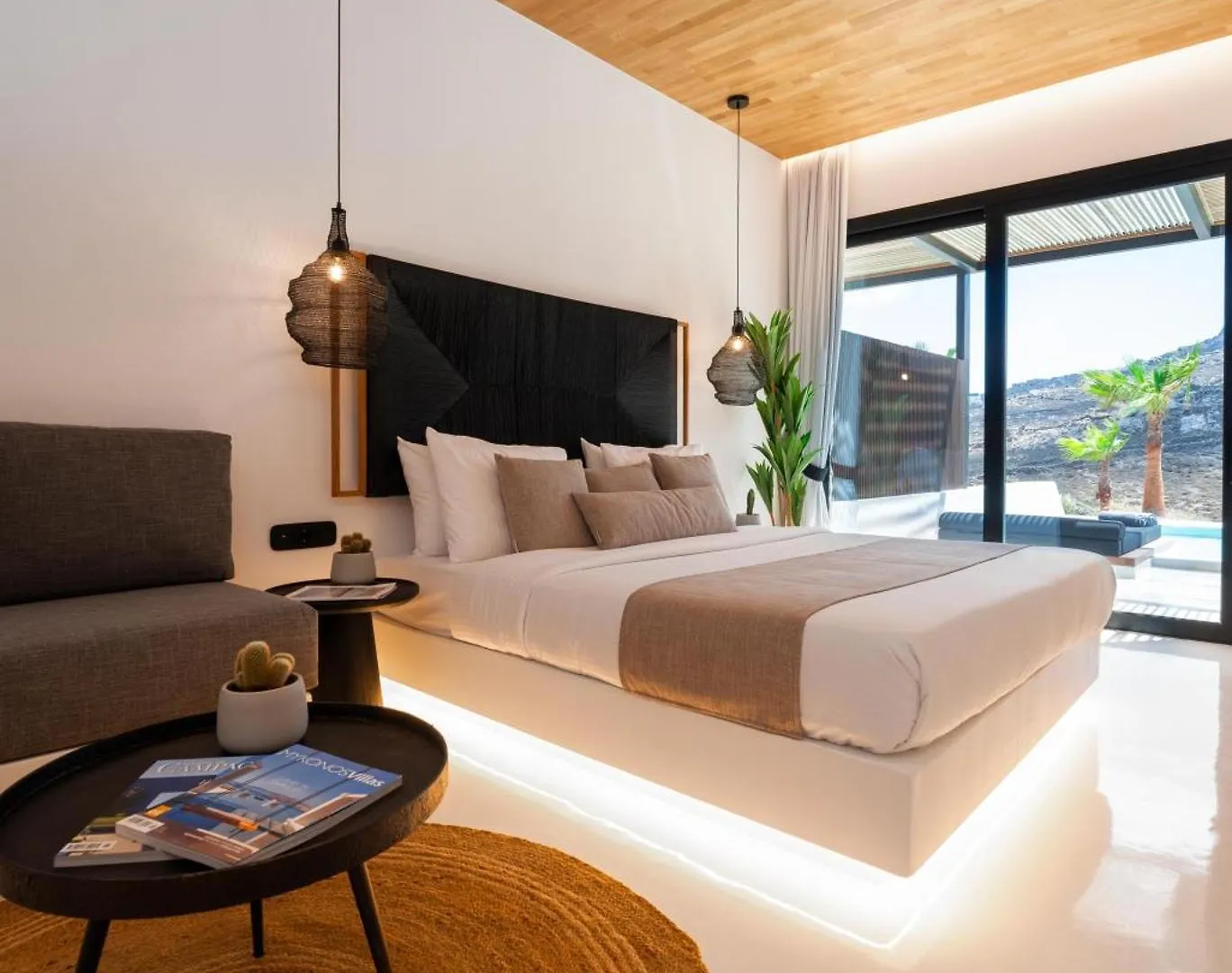 Hotel Ftelia Black Villas