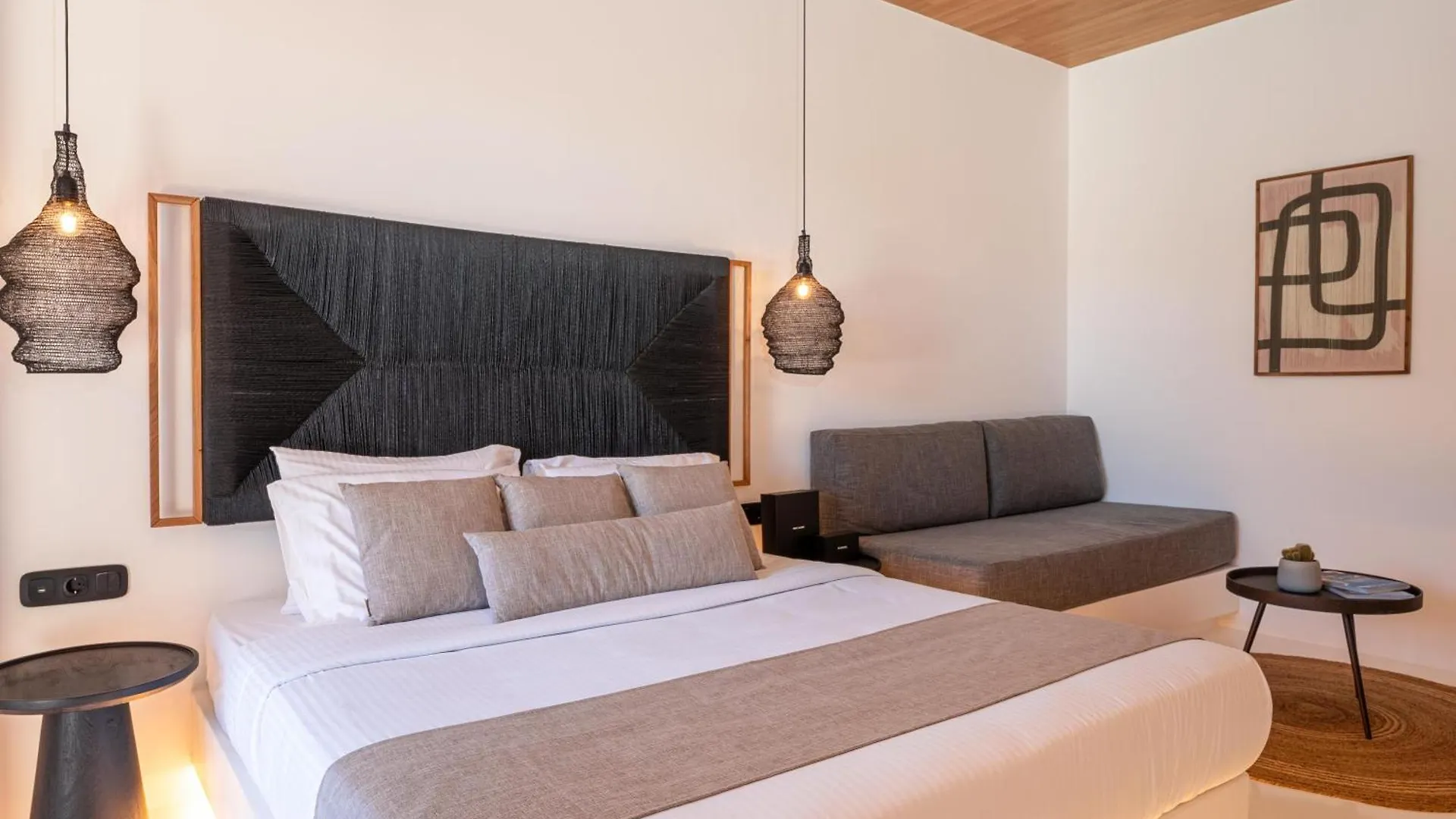 Ftelia Black Villas Hotel
