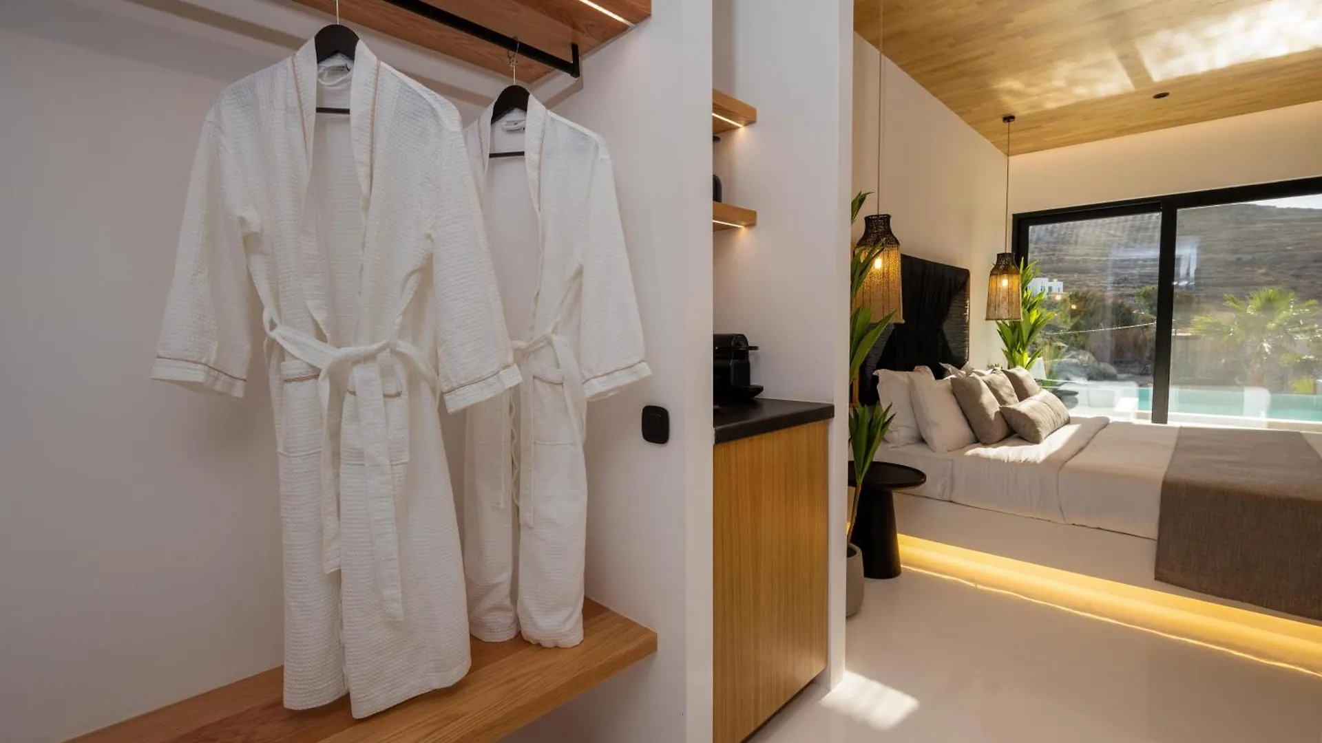 Hotel Ftelia Black Villas