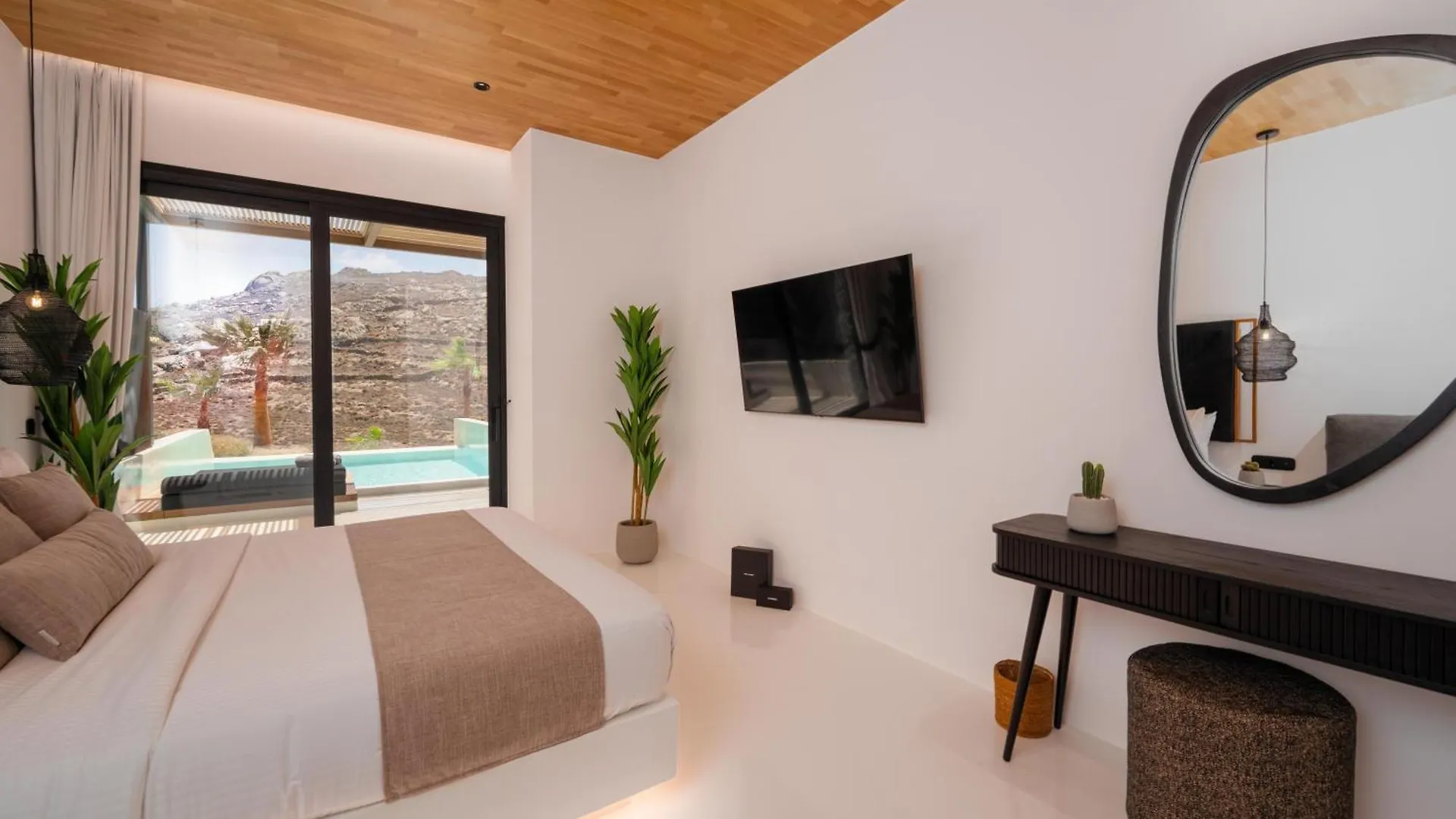 Hotel Ftelia Black Villas