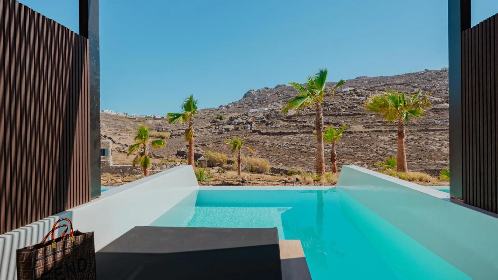 Hotel Ftelia Black Villas