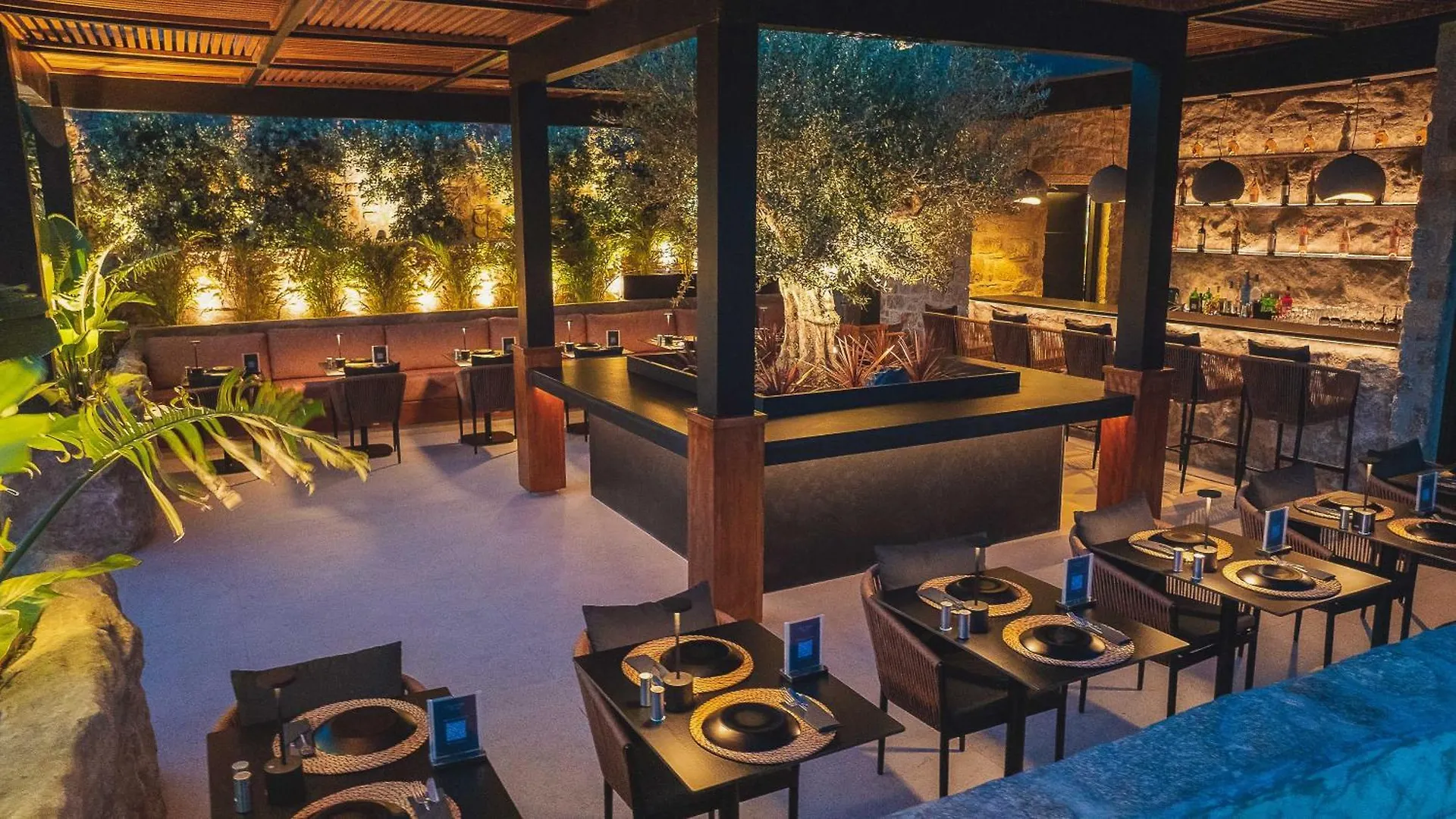 Hotel Ftelia Black Villas