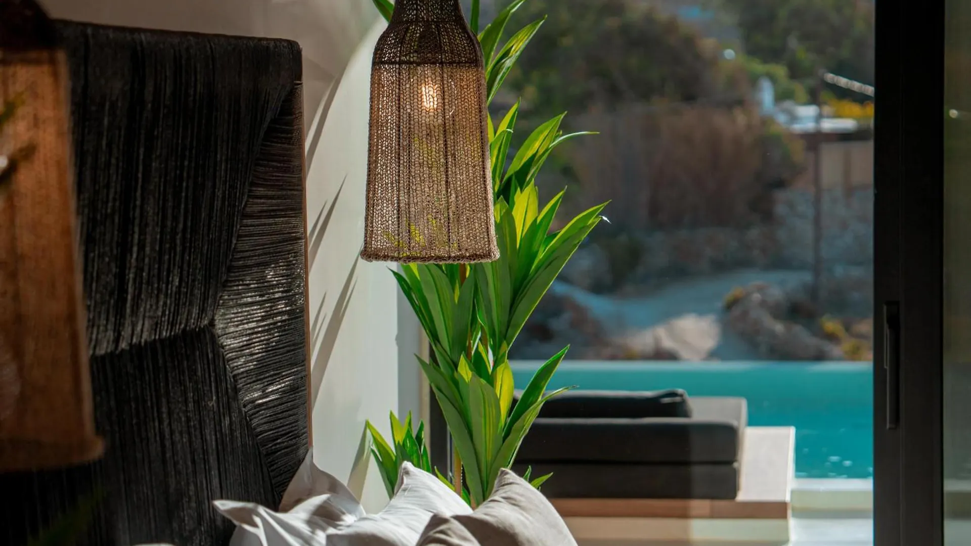 Hotel Ftelia Black Villas